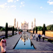 Tourists in Taj Mahal, India
